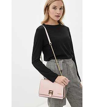 Дамска розова кожена чанта с верижка Albina снимка
